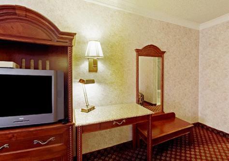 Americas Best Value Inn & Suites - Fontana Cameră foto